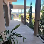 Maison&piscine Privée Vue Panoramique Très Calme Indépendant *