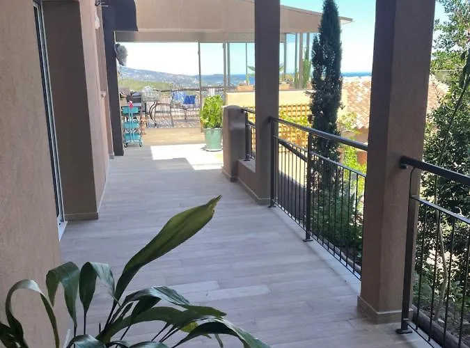 Maison&piscine Privée Vue Panoramique Très Calme Indépendant *